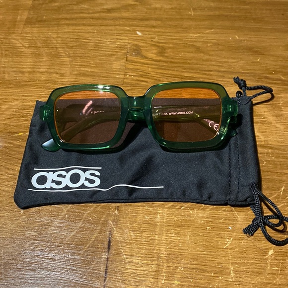 Green sunglasses - Picture 1 of 3